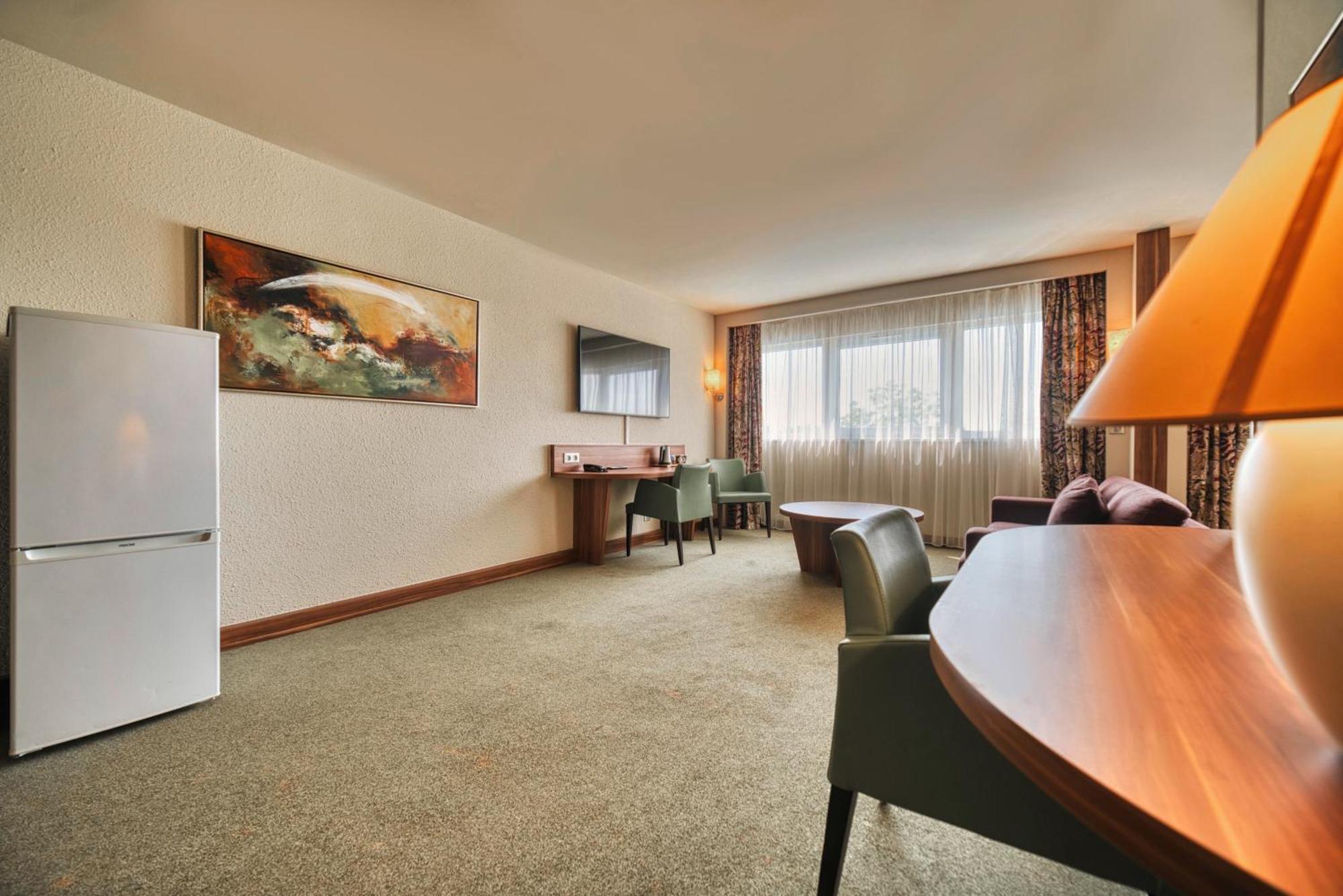 Kyriad Prestige Mulhouse - Basel Sausheim Eksteriør bilde